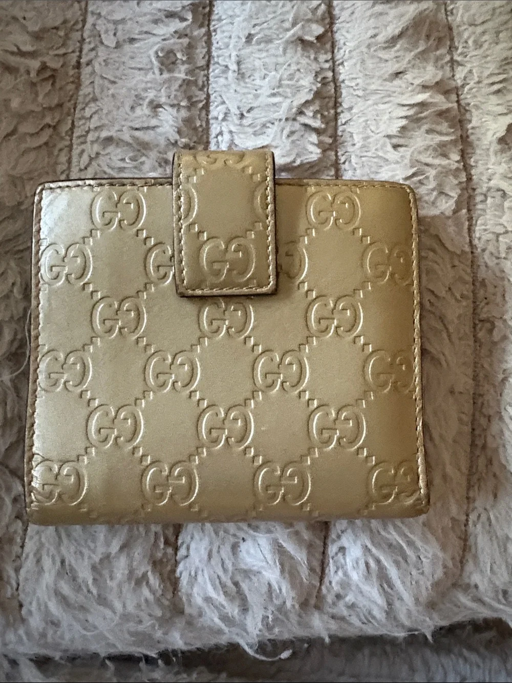 Gucci Gold Embossed GG Patent Leather Wallet with Bow Accent - Picture 2 of 9